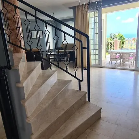 Apartment Gold